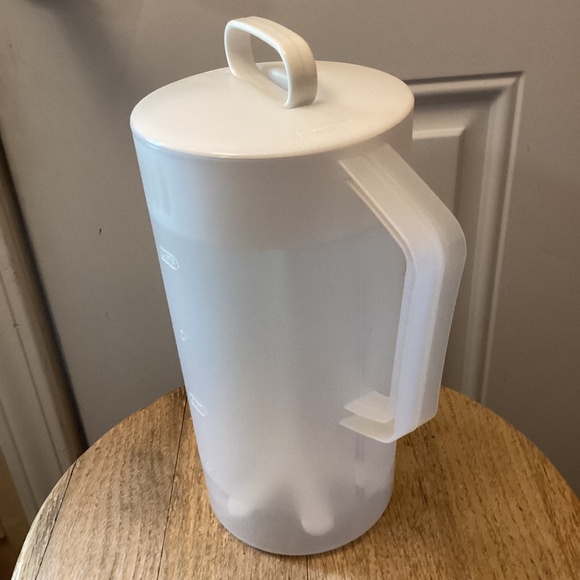 Vintage Rubbermaid Mixing Stir Pitcher - Picture 2 of 7